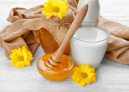 خواص و فواید مخلوط کردن شیر و عسل