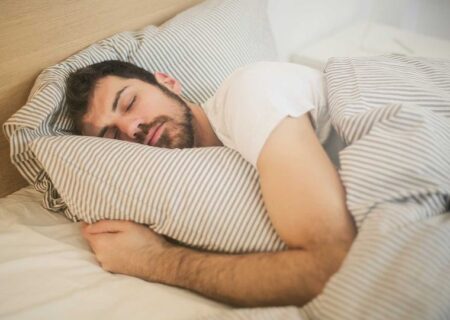 افرادی که نباید بدون بالش بخوابند