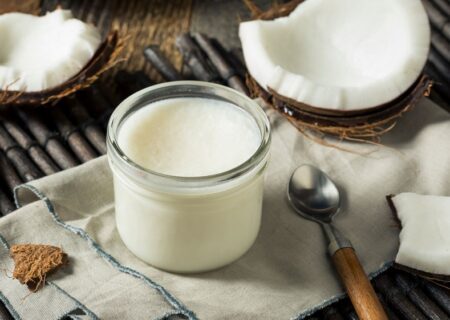 چطور از روغن نارگیل به عنوان ضد آفتاب استفاده کنیم؟