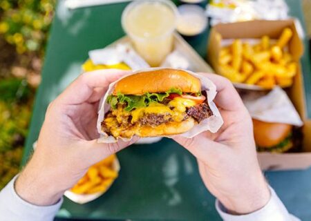 آقایون ، سمت این خوردنی ها نرید لطفا