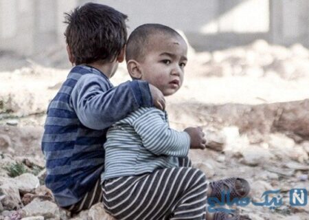 سکونت دو کودک خواهر و برادر بی‌سرپرست در یک چاله!