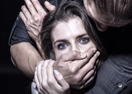 تجاوز وحشتناک دو پسر به یک دختر در خودرو + تصاویر(۱۸+)