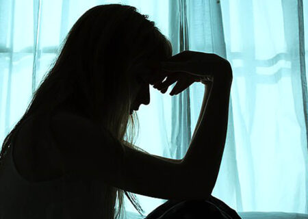 ۲۰ مرد به دختر ۱۵ ساله رحم نکردند / او هنگام خرید کیف و کفش به دام آنها افتاد