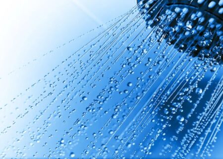 تجاوز بی رحمانه ناپدری و دوستش به دختر ۲۴ ساله در حمام