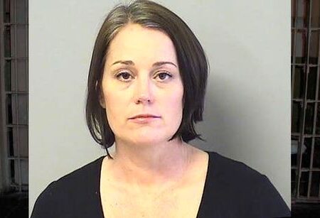 خانم معلمی که در نبود شوهرش دانش آموزان را به خلوتگاه می کشاند + عکس