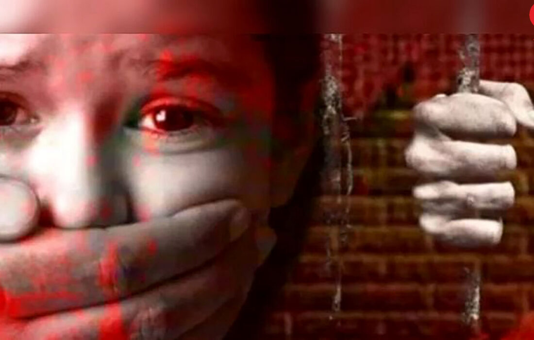 تجاوز به دختر سرایدار پشت درختان کارخانه / او فقط التماس می کرد